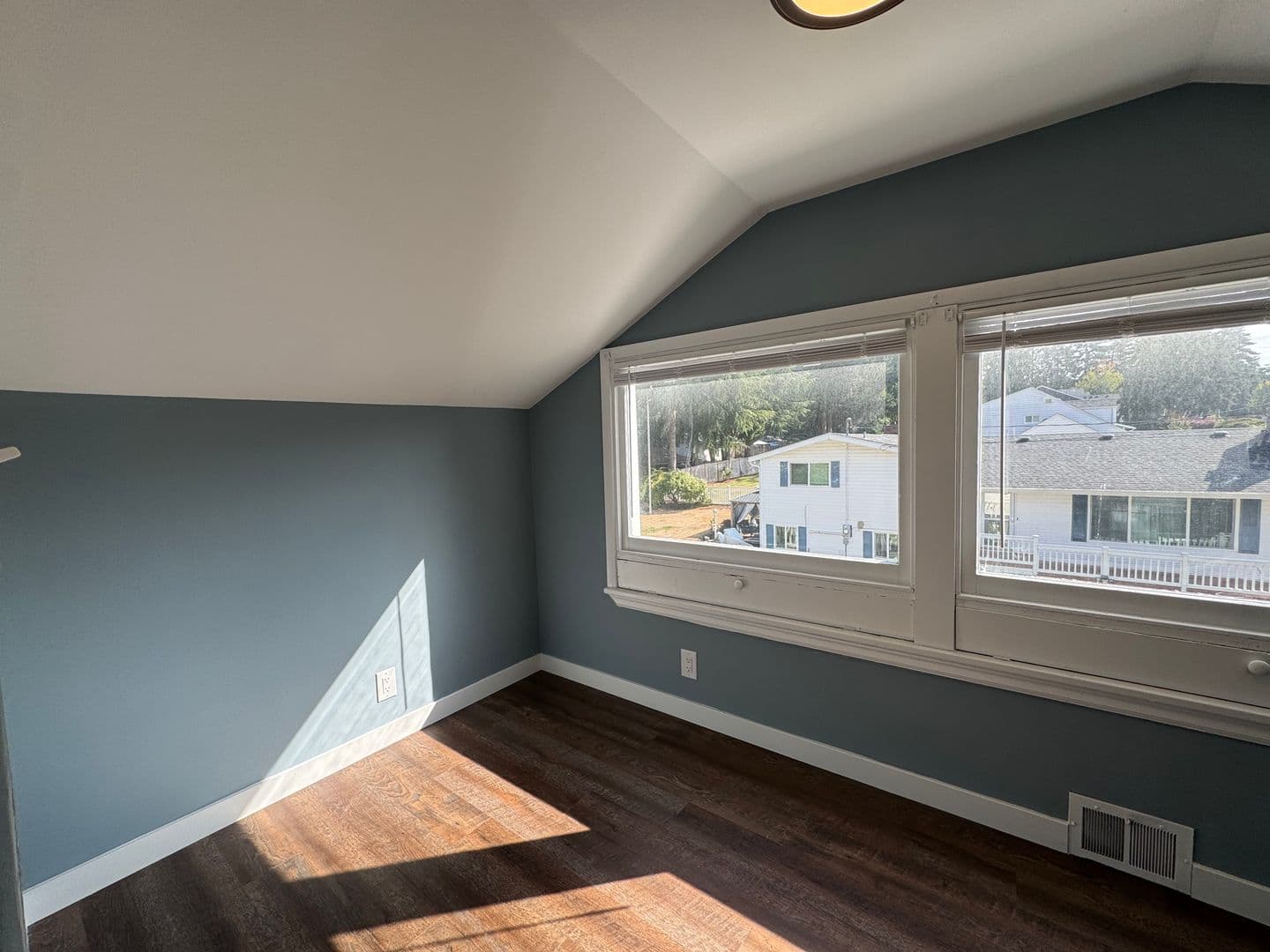 University Place House: 3755 Sunset Dr. W