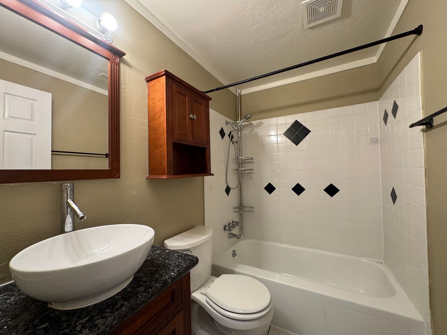 Tacoma Apartment: 858 S Fife St