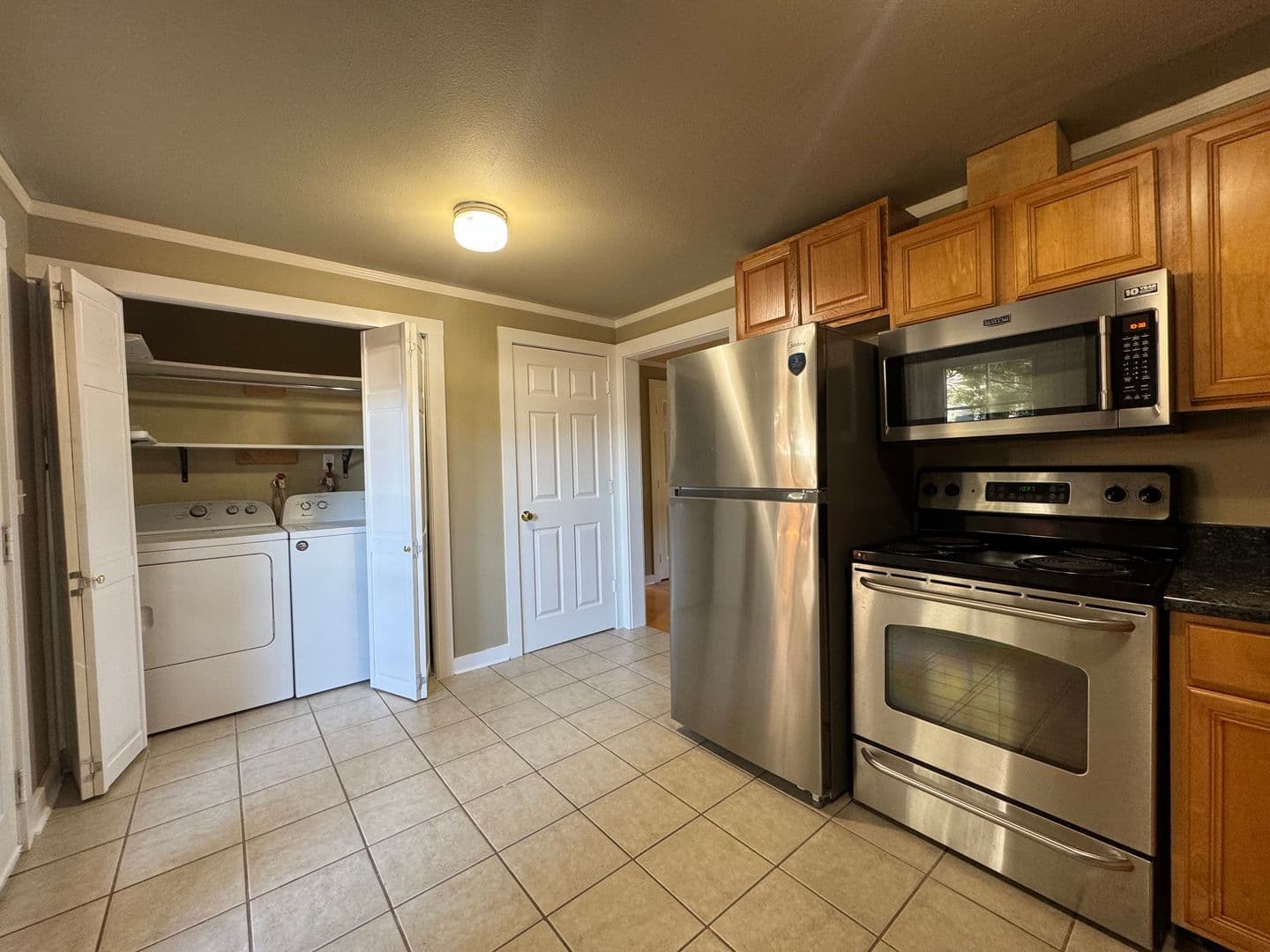 Tacoma Apartment: 858 S Fife St