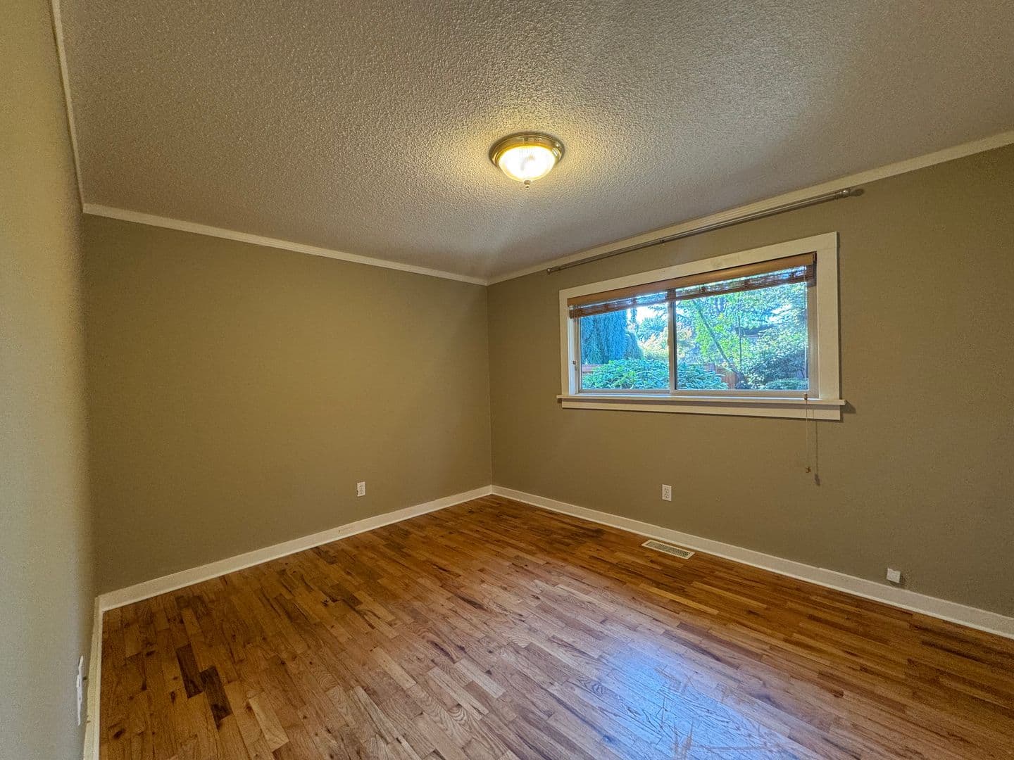 Tacoma Apartment: 858 S Fife St