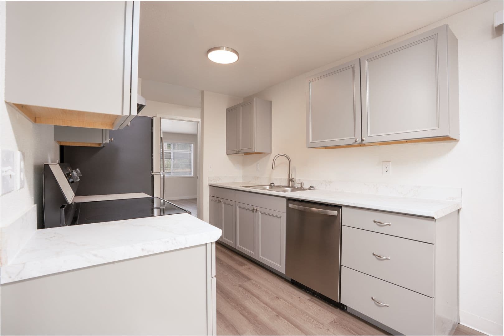 Pacific Apartment: 504 4th Ave SE