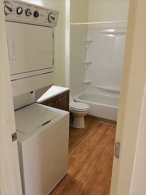 Tacoma Apartment: 1424 Earnest S. Brazill Street
