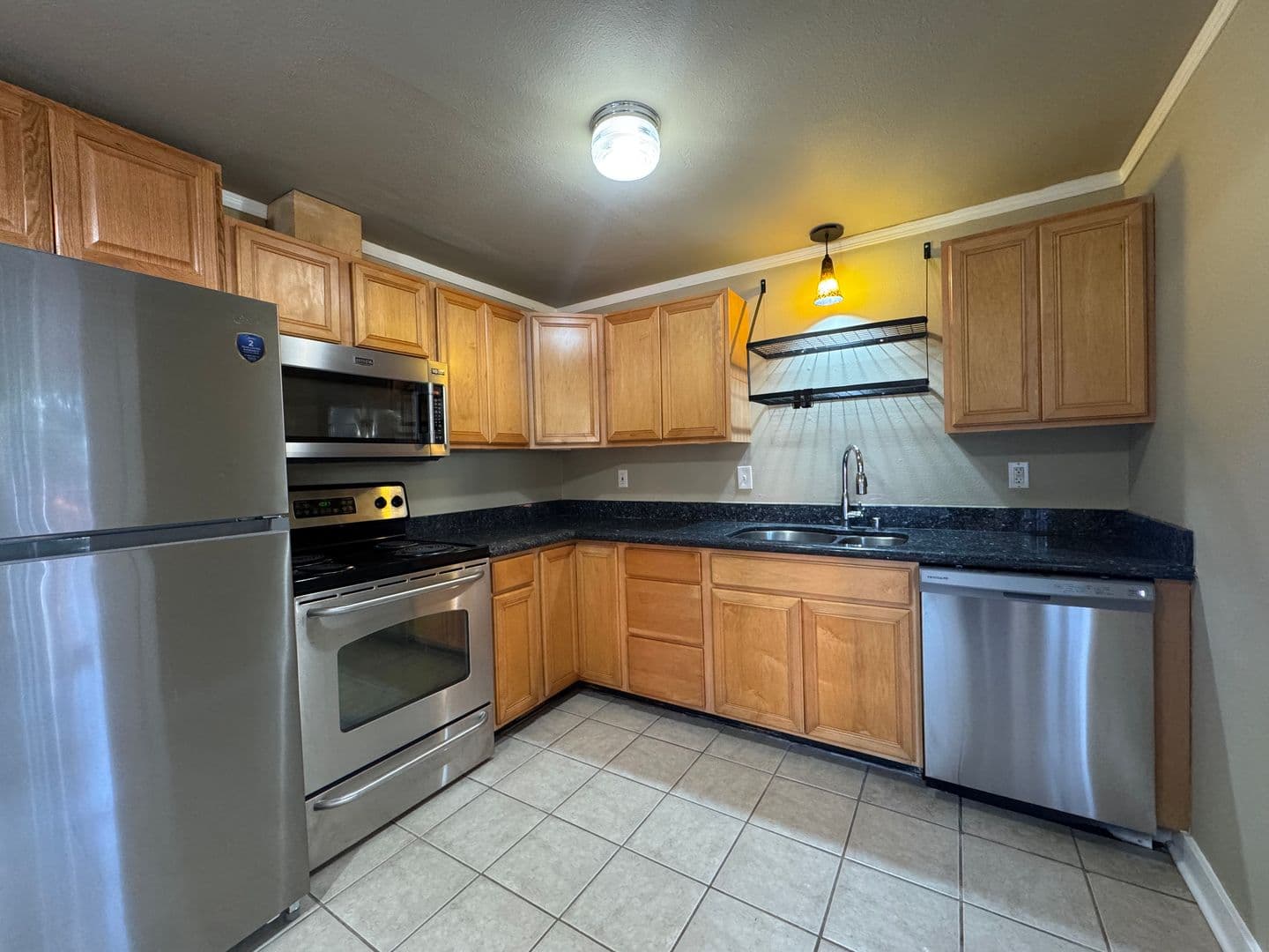 Tacoma Apartment: 858 S Fife St