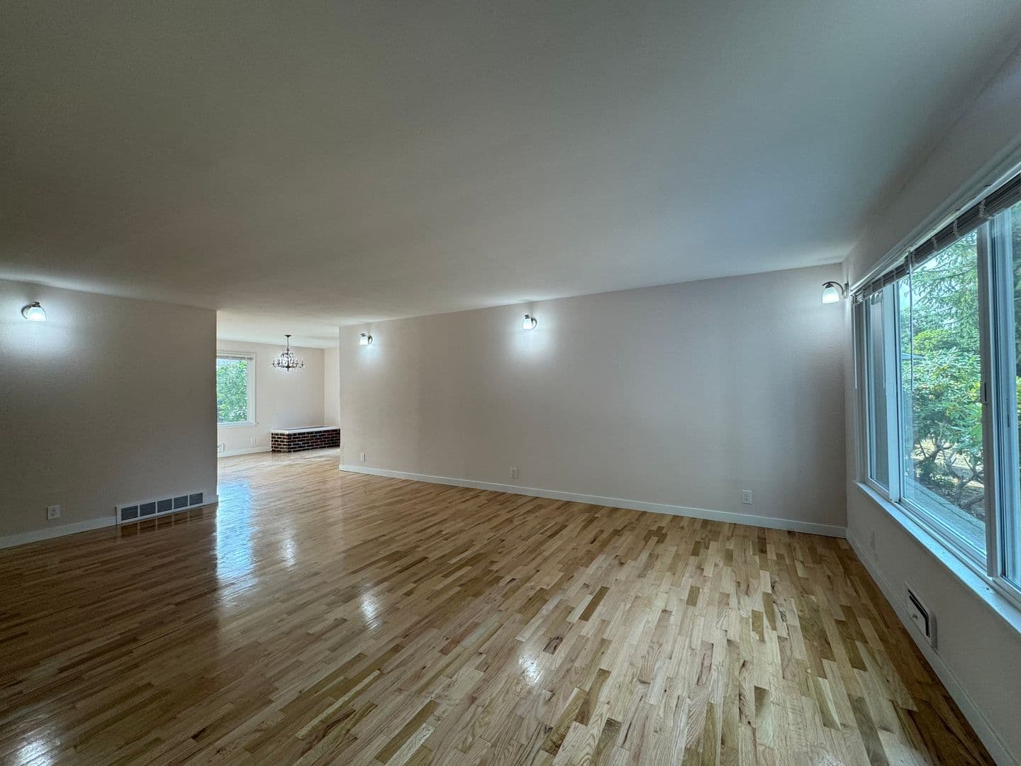 University Place House: 3755 Sunset Dr. W