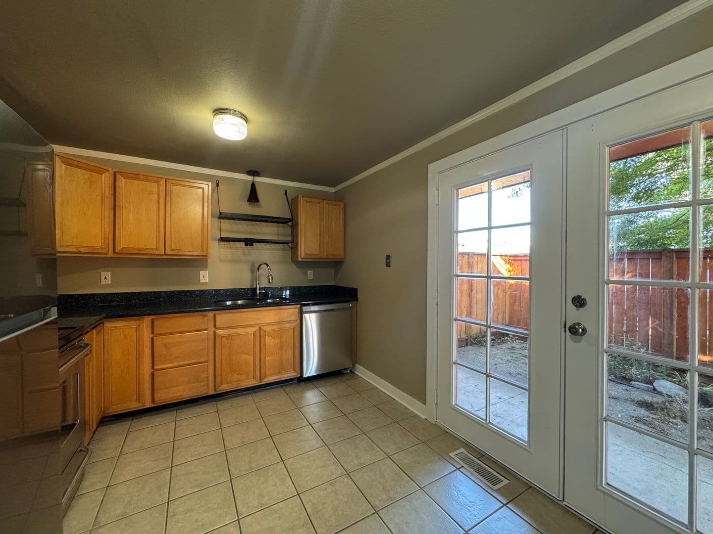 Tacoma Apartment: 858 S Fife St