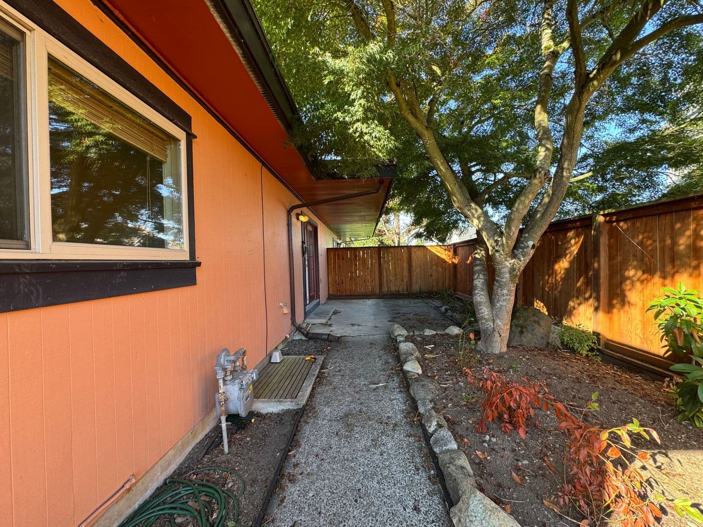 Tacoma Apartment: 858 S Fife St