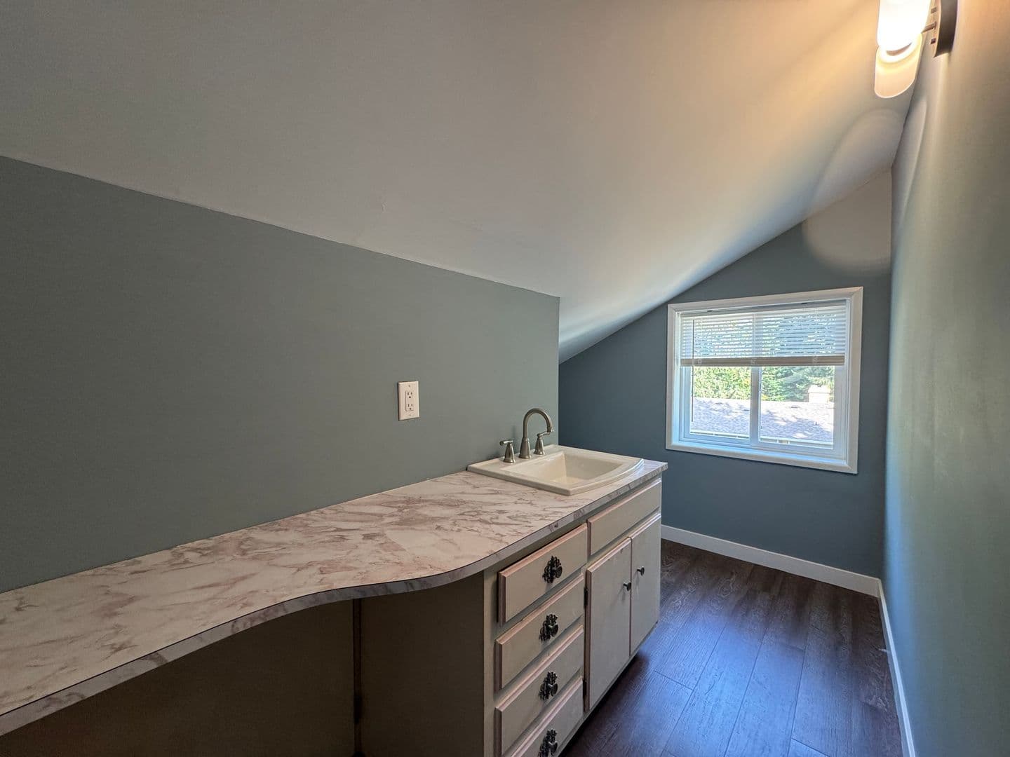 University Place House: 3755 Sunset Dr. W