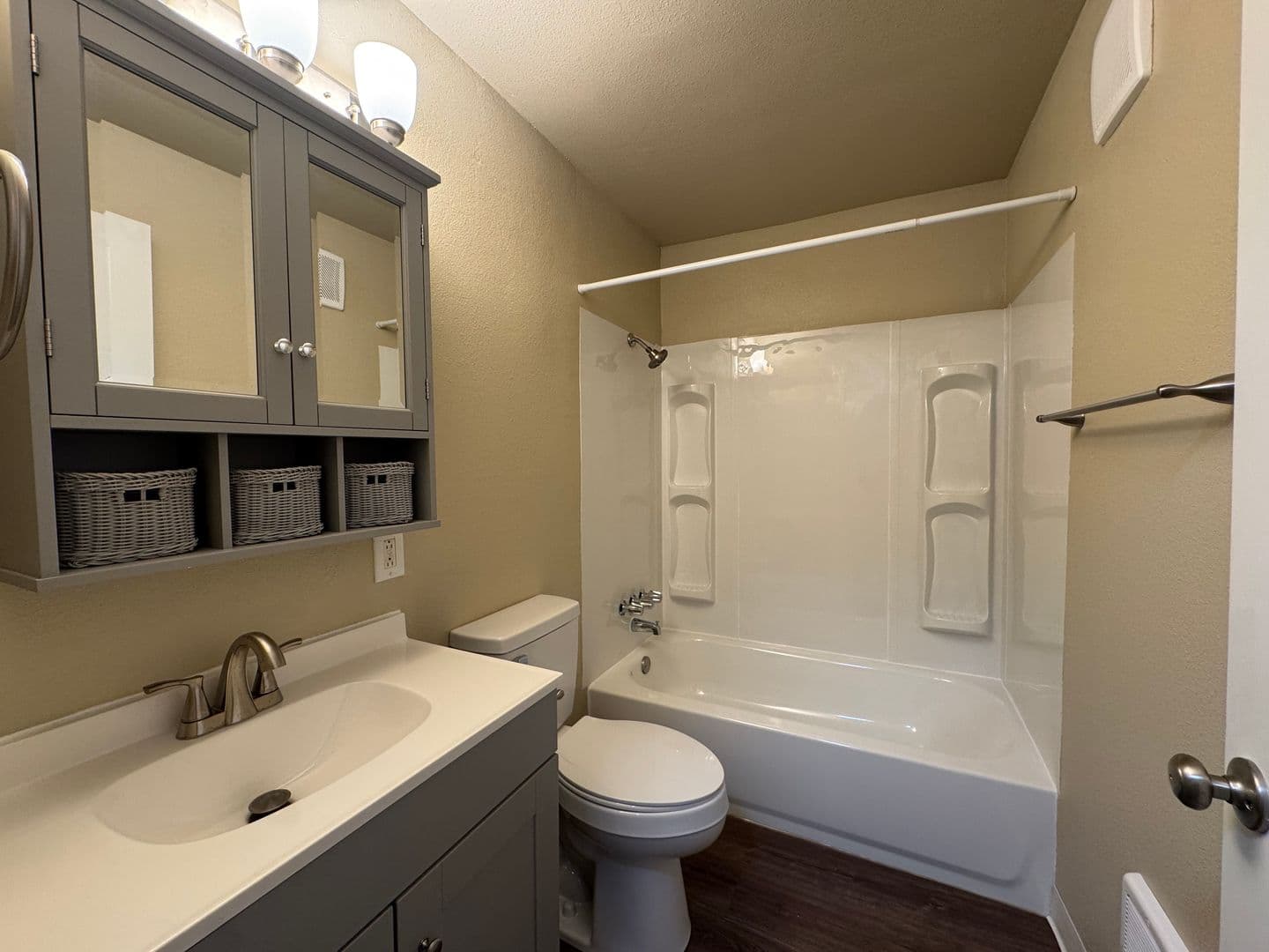 Lakewood Apartment: 5925 99th Street SW