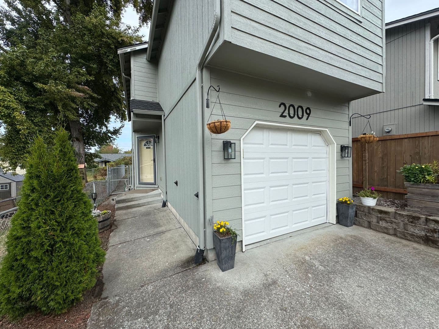 Tacoma House: 2009 E 38th St