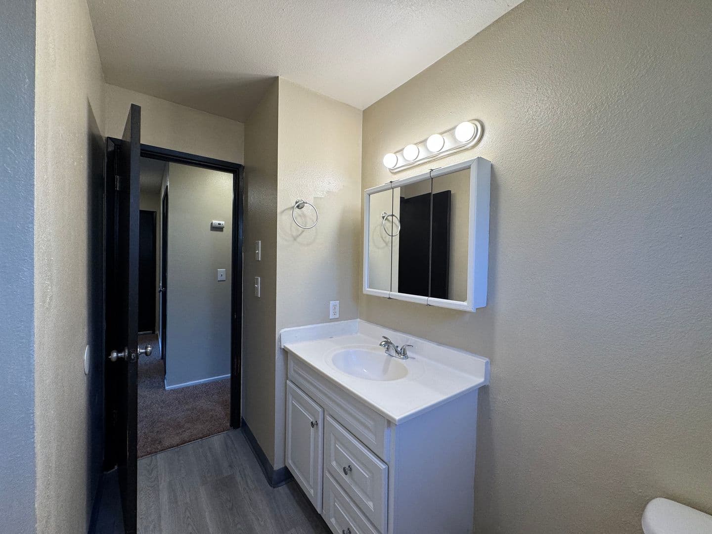 Tacoma Apartment: 6102 6th Ave