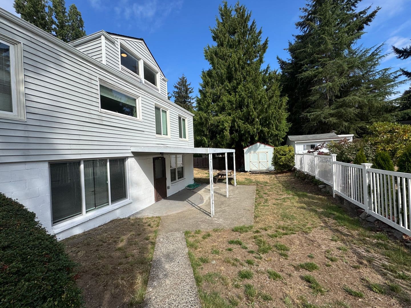 University Place House: 3755 Sunset Dr. W