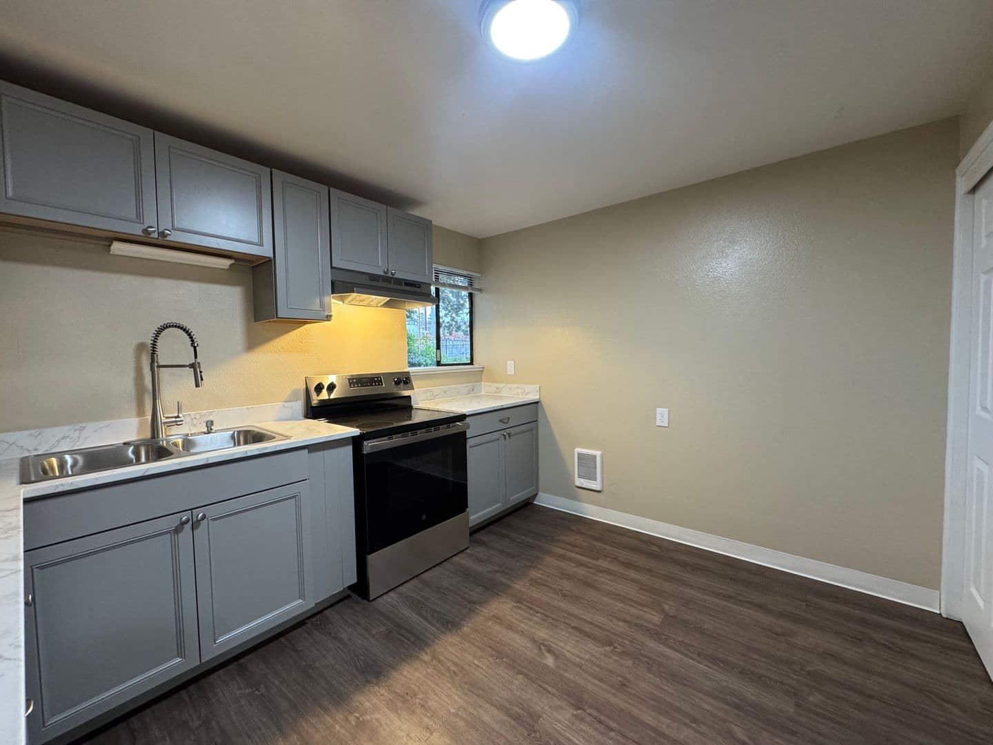 Lakewood Apartment: 5925 99th Street SW