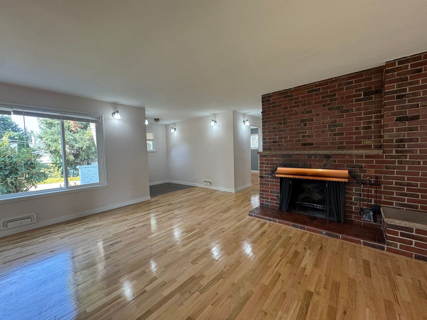 University Place House: 3755 Sunset Dr. W