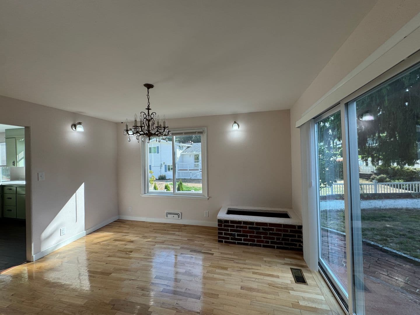 University Place House: 3755 Sunset Dr. W