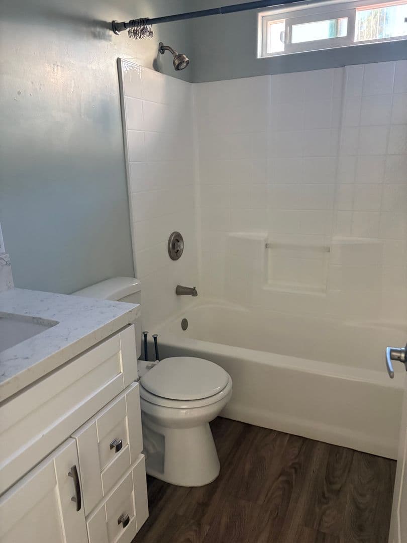 Imperial Beach Apartment: 390 7th st