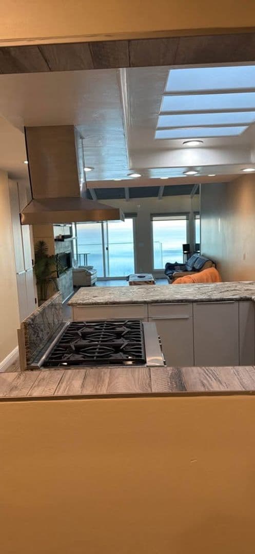 Imperial Beach House: 1546 Seacoast