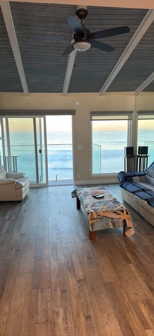 Imperial Beach House: 1546 Seacoast