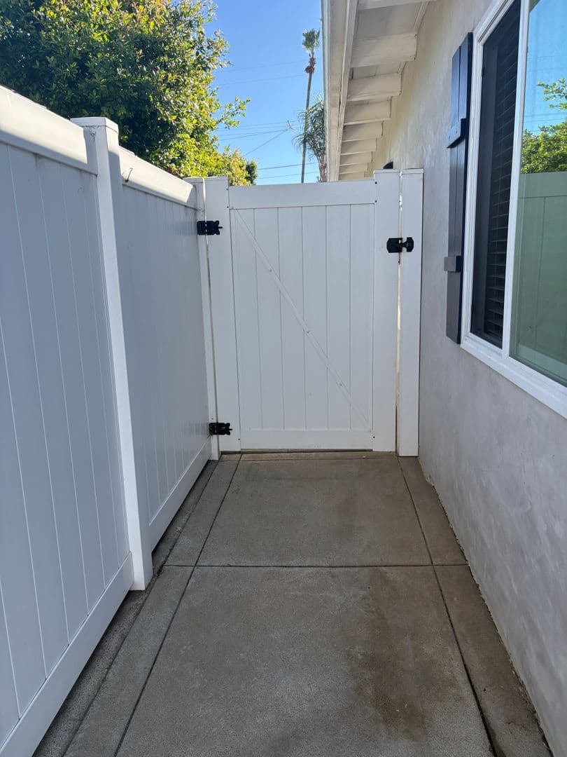 Imperial Beach Apartment: 390 7th st