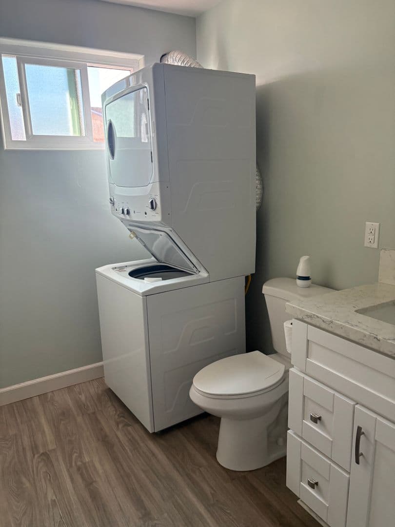 Imperial Beach Apartment: 390 7th st