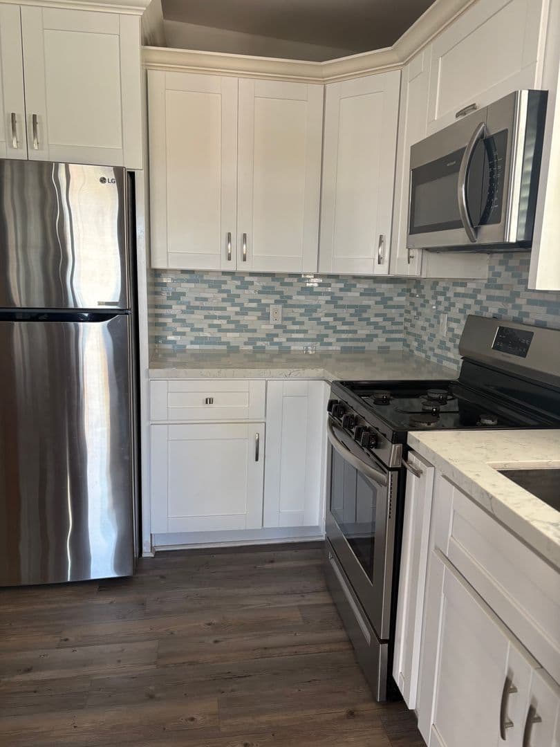 Imperial Beach Apartment: 390 7th st