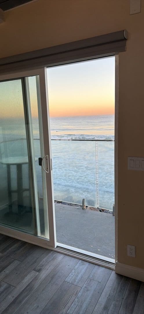 Imperial Beach House: 1546 Seacoast