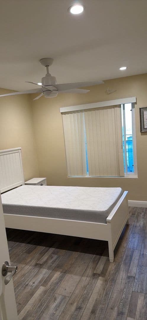 Imperial Beach House: 1546 Seacoast