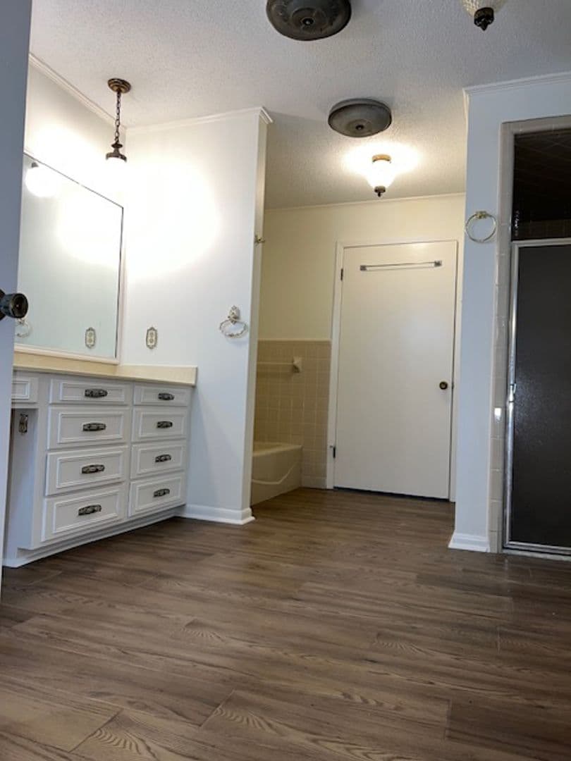 El Dorado House: 2524 W. Hillsboro