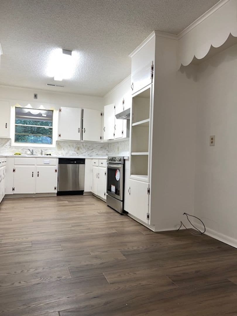 El Dorado House: 2524 W. Hillsboro