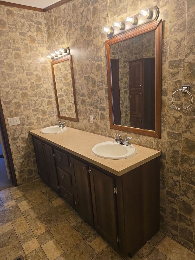 Shreveport House: 8132 Trey Way