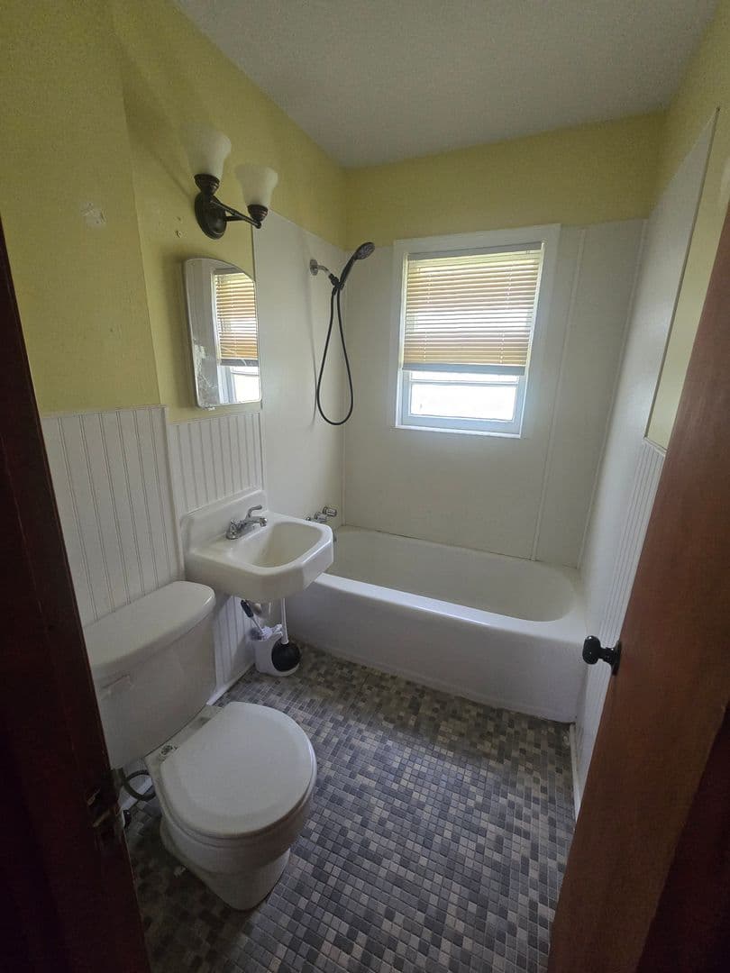 Huntsville Apartment: 102/104 Maysville Road