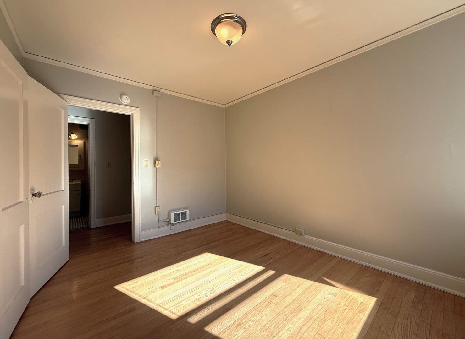 Seattle Apartment: 1833 13th Ave