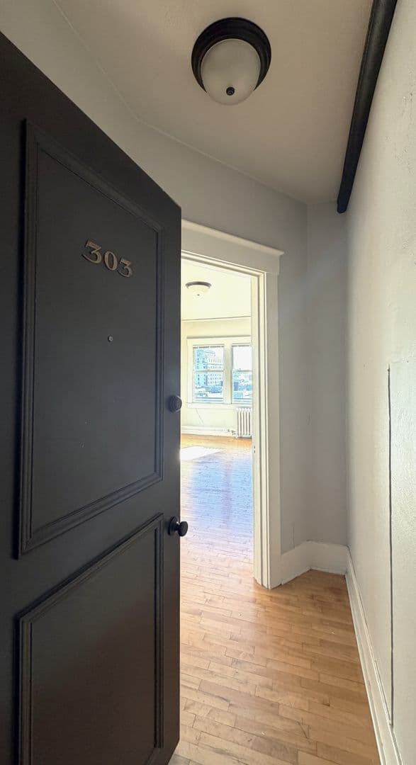 Tacoma Apartment: 629 St Helens Ave