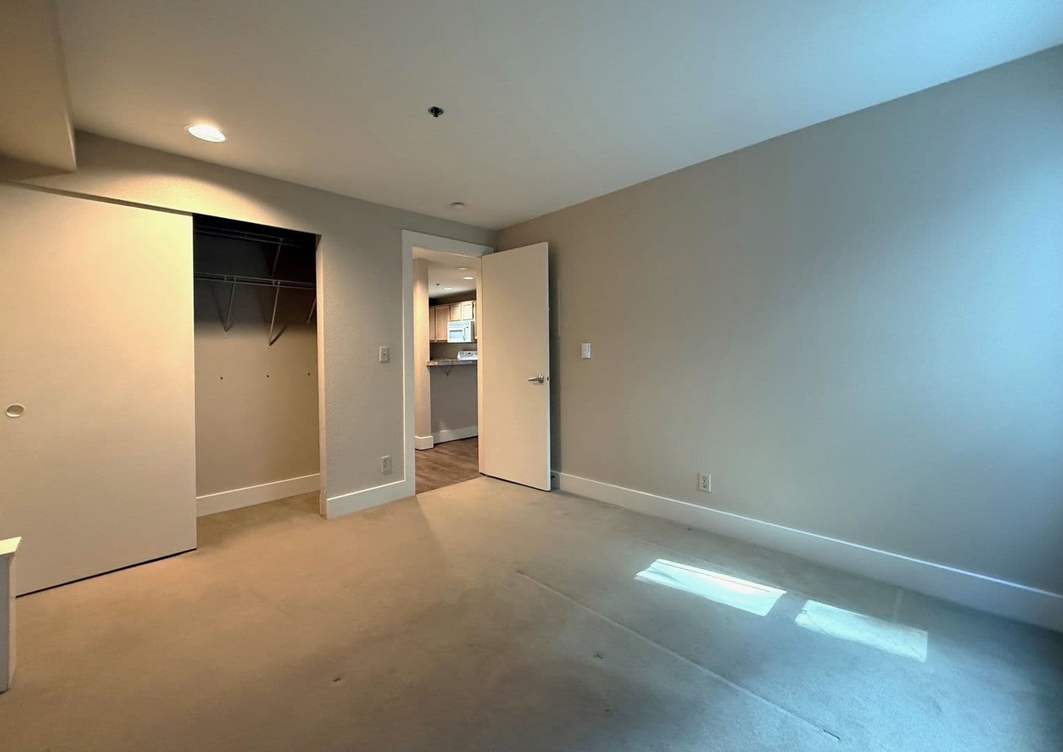 Seattle Apartment: 1813 19th Ave
