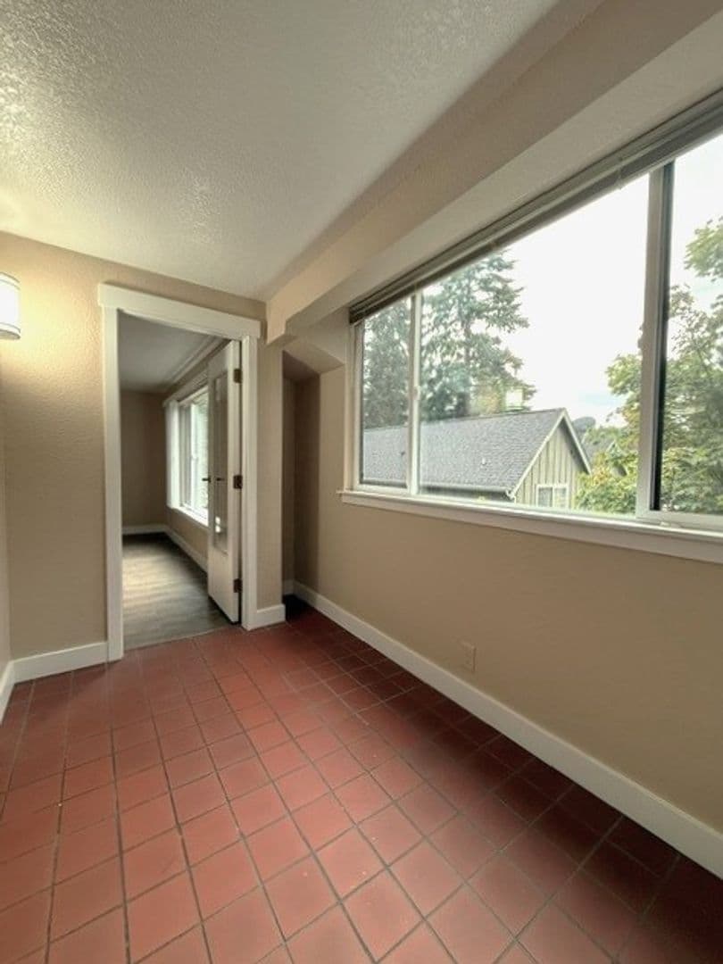 Seattle Apartment: 13732 Midvale Ave N
