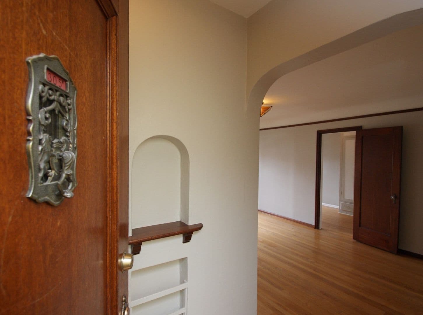 SEATTLE Apartment: 616 4TH AVE W