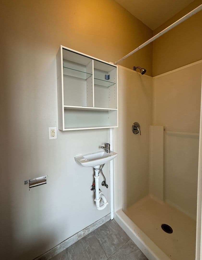 Seattle Apartment: 5043 Brooklyn Ave NE