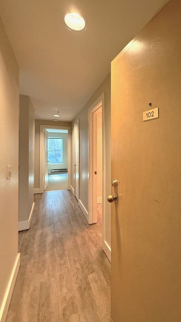 Seattle Apartment: 1813 19th Ave