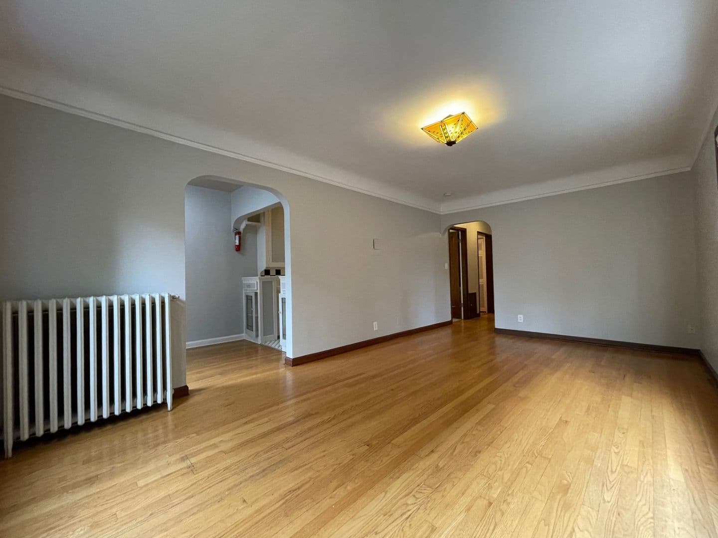 SEATTLE Apartment: 616 4TH AVE W