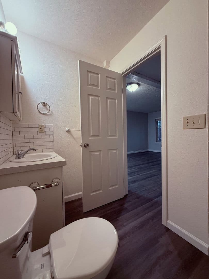 Seattle Apartment: 410 11th Ave