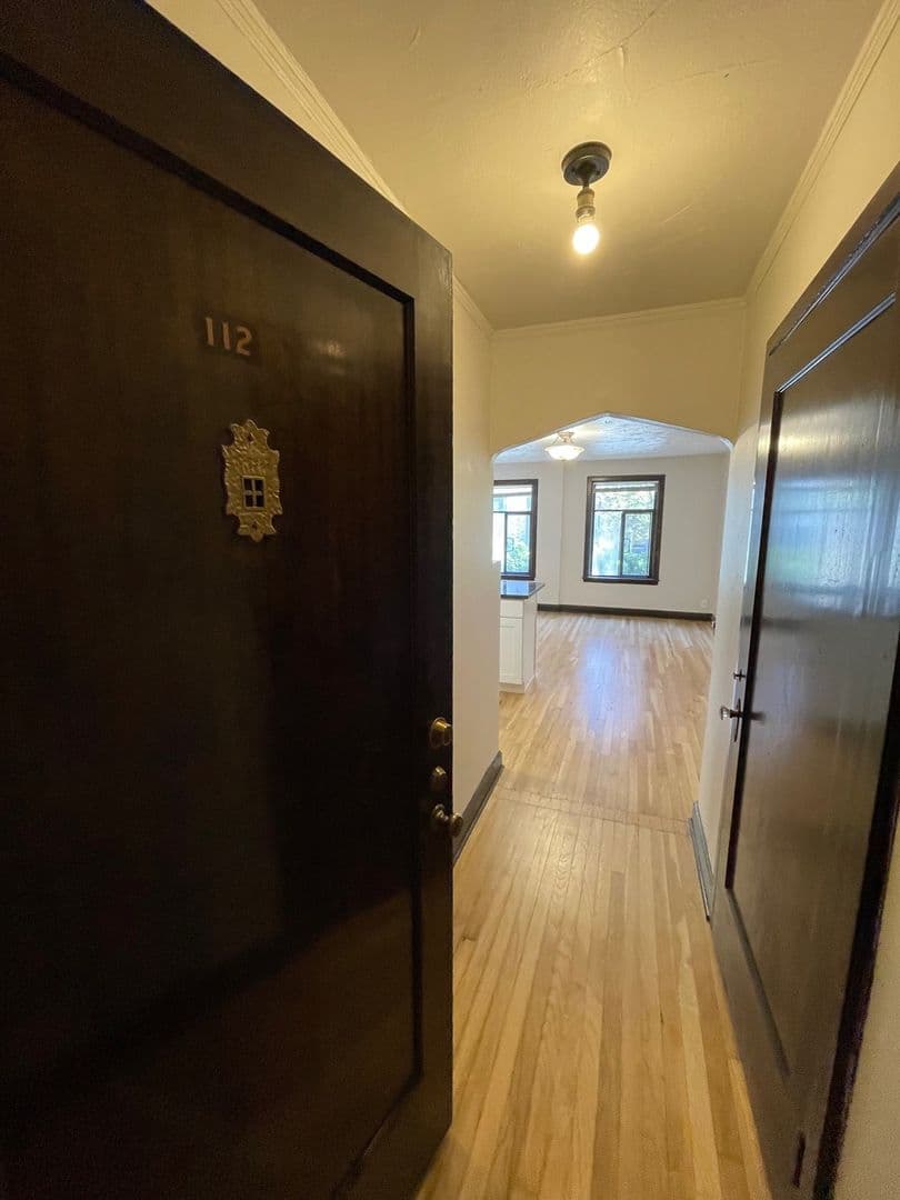 Seattle Apartment: 105 Harvard Ave E