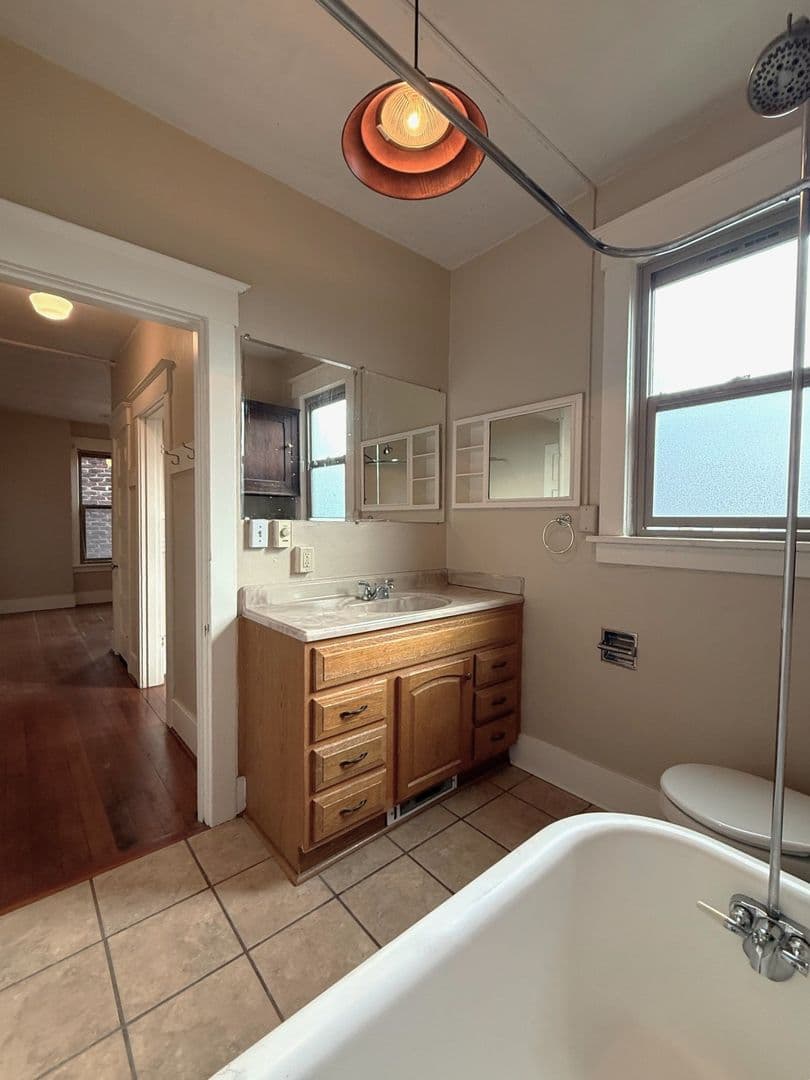 SEATTLE Apartment: 1215 E SPRING ST