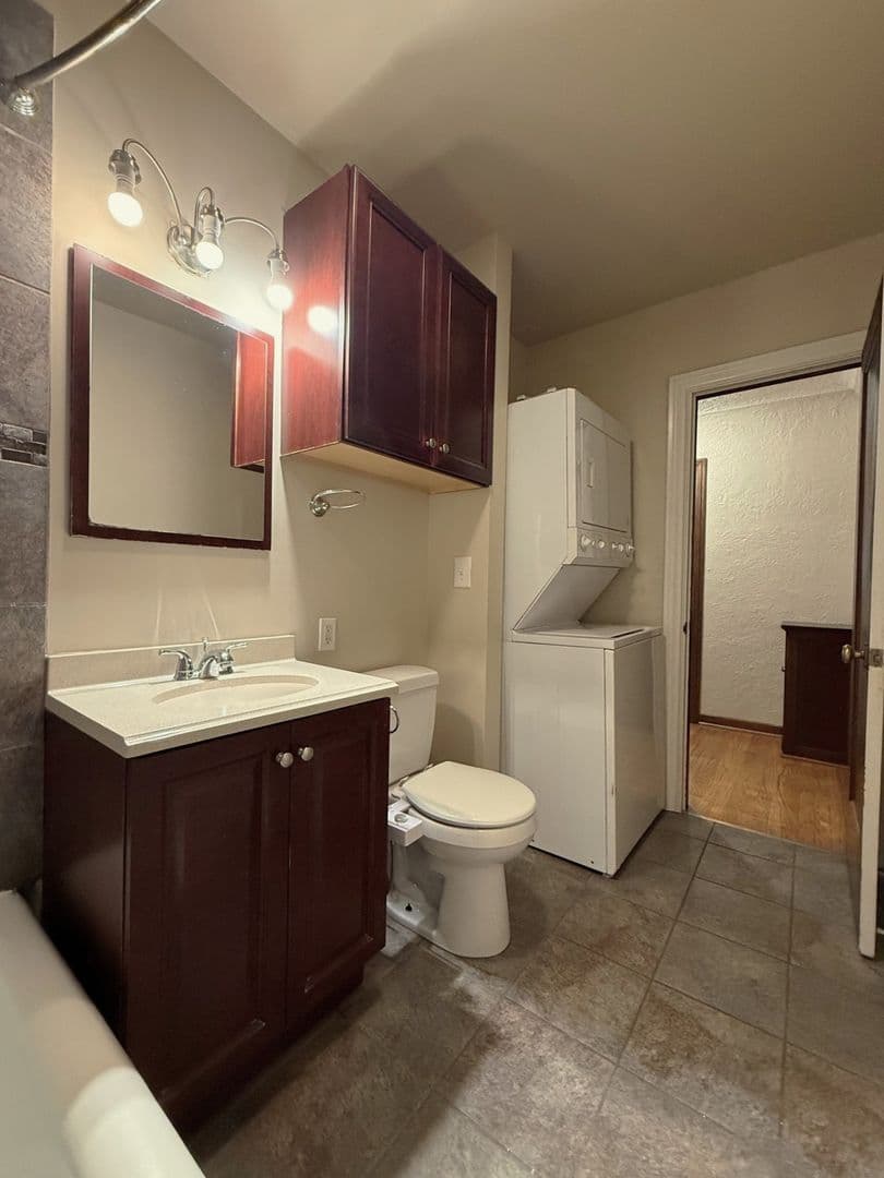 SEATTLE Apartment: 2032 YALE AVE E