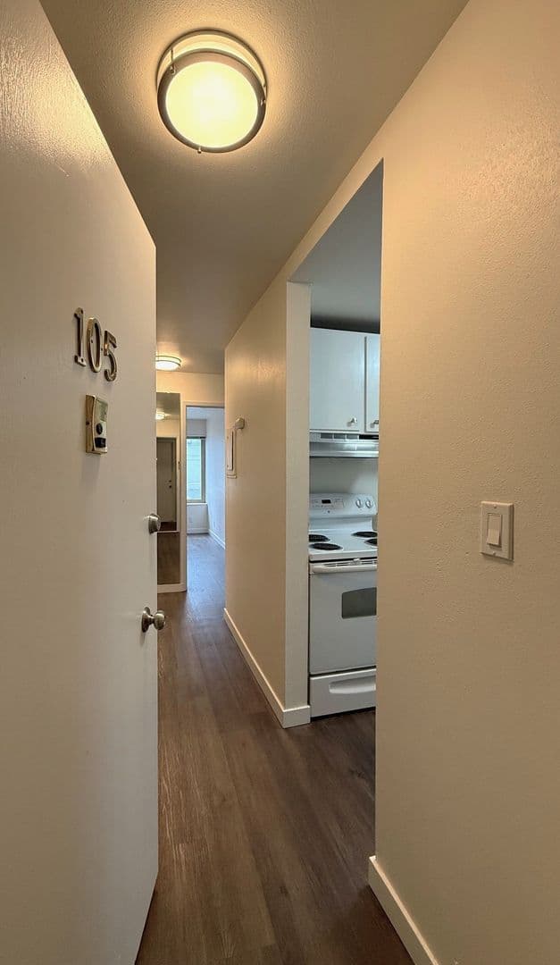 Seattle Apartment: 4225 11th Ave NE