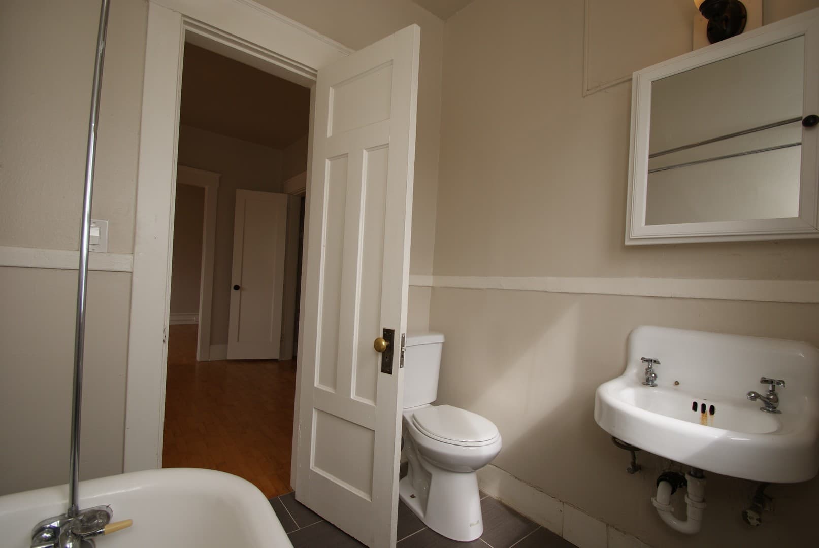 Tacoma Apartment: 629 St Helens Ave