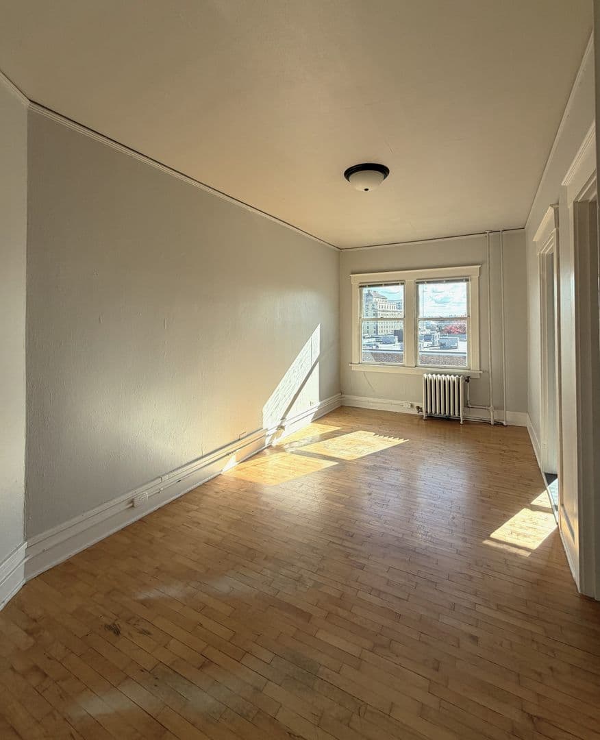 Tacoma Apartment: 629 St Helens Ave