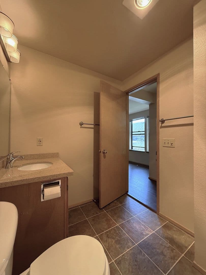 SEATTLE Apartment: 2612 E MADISON ST