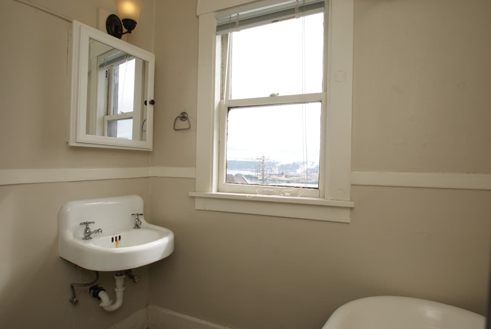 Tacoma Apartment: 629 St Helens Ave