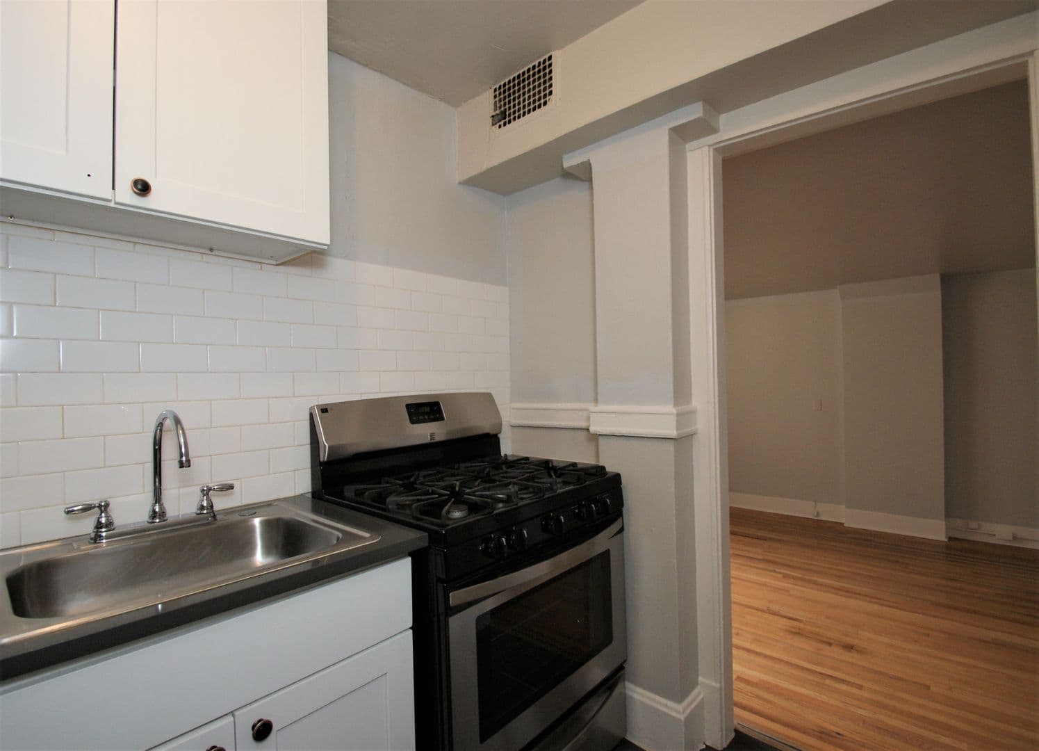 Tacoma Apartment: 629 St Helens Ave
