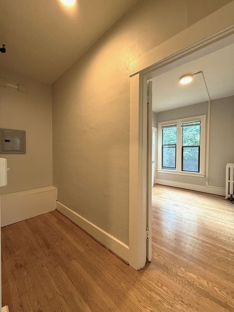 Seattle Apartment: 1803 E John St