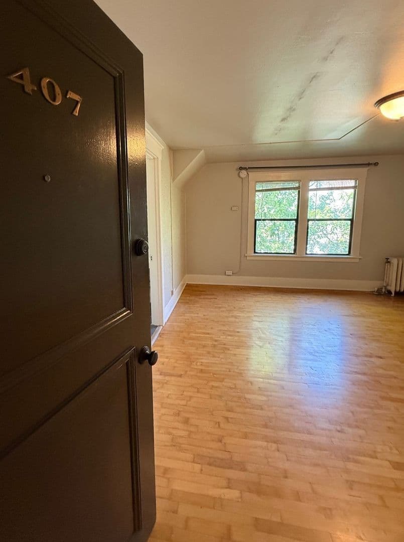 Tacoma Apartment: 629 St Helens Ave